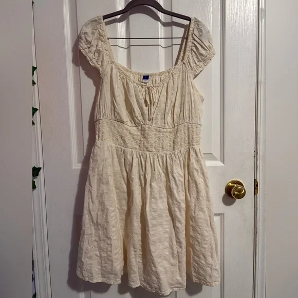 Old Navy Cream Eyelet Tie-Front Style Dress - Picture 2 of 4